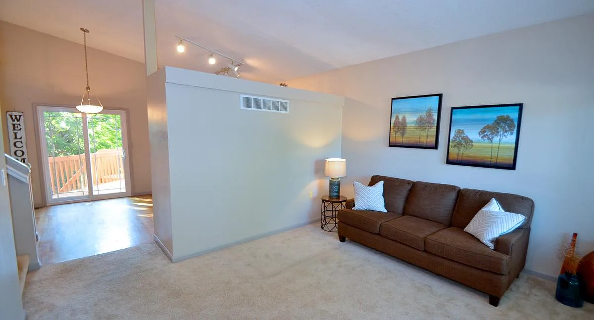 Building Photo - 1443 Wildrose Dr
