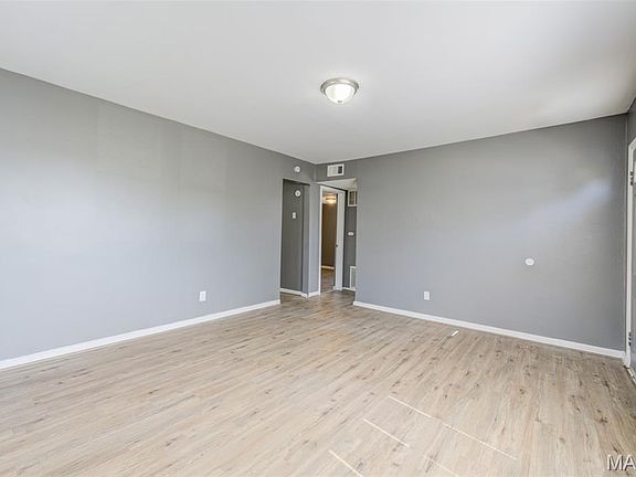 5th image of 223 La Motte Ln