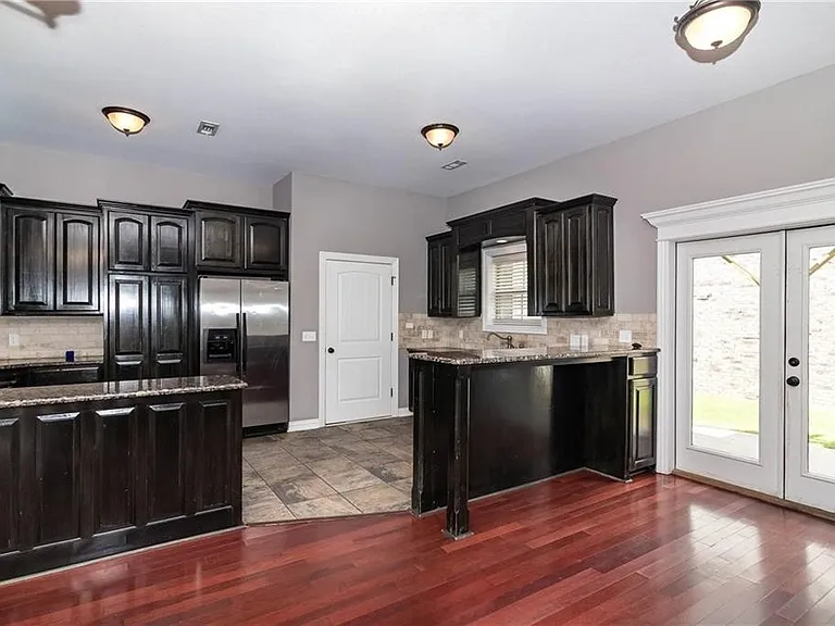 525 N Rupple Rd — Photo 5