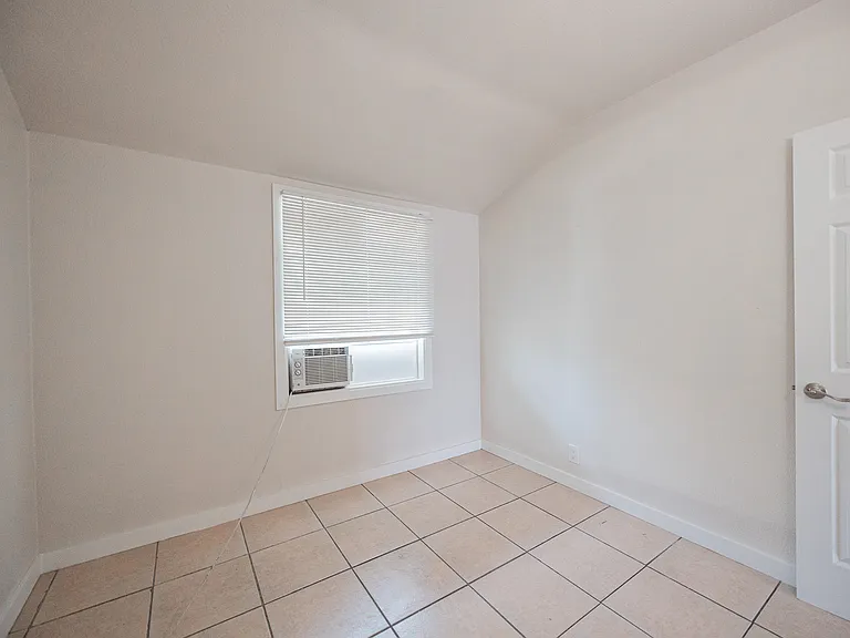 864 E Chandler Blvd, Chandler Az — Photo 12