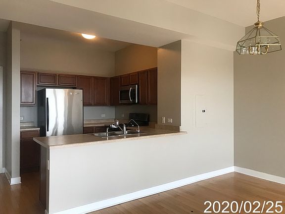 3rd image of 6000 N Cicero Ave APT 404