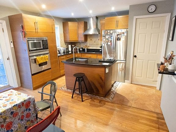 5th image of 74 Raritan Rd