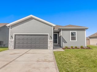 10298 Lucca Ln, Peculiar, MO 64078