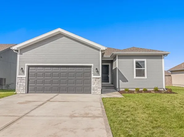 10298 Lucca Ln, Peculiar, MO 64078