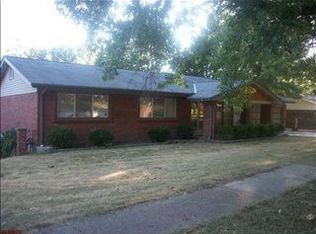 2828 Foxfire Dr, Saint Louis, MO 63129