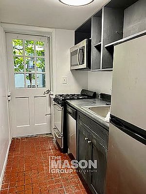 4th image of 470 W 23rd St #204