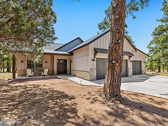 3rd image of 2943 W Castle Pines Dr