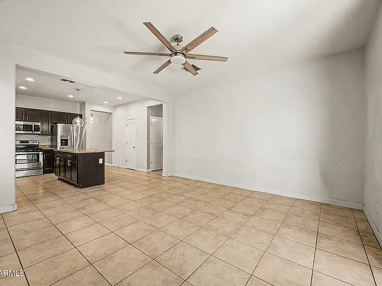 1619 N Hillcrest — Photo 9