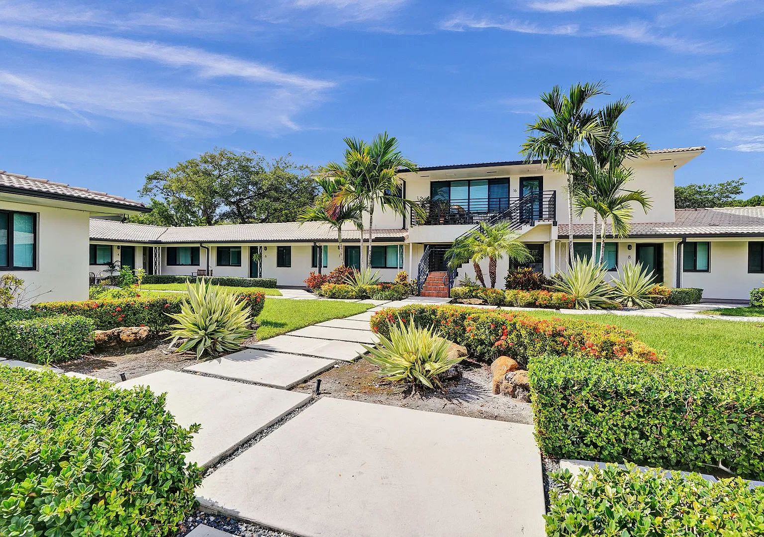 Miami Shores Villas — Photo 1