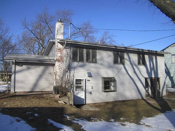 4th image of 411 Lakeview Dr