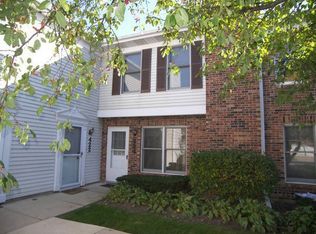 424 Kensington Ct, Naperville, IL 60563