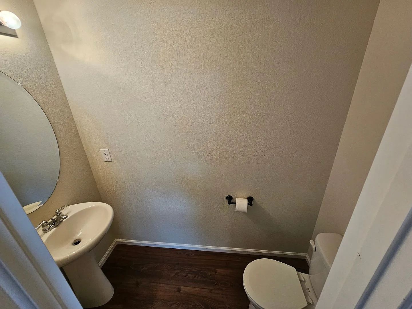 Well-maintained 3-bedroom, 3-bathroom in Lorson Ranch! — Photo 3