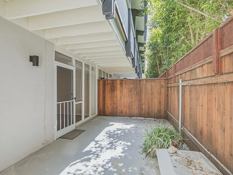 Montana Avenue Residences — Photo 19