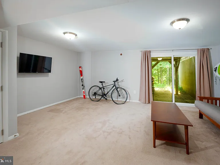 1025 Commanders Way N — Photo 14