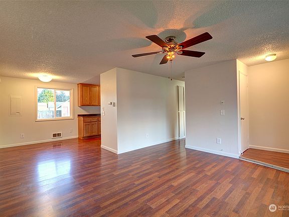 5th image of 8431 61st Drive NE