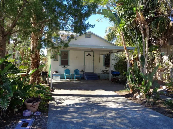 14248 Palm St, Madeira Beach, FL 33708