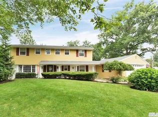 12 Sue Cir, Huntington, NY 11743