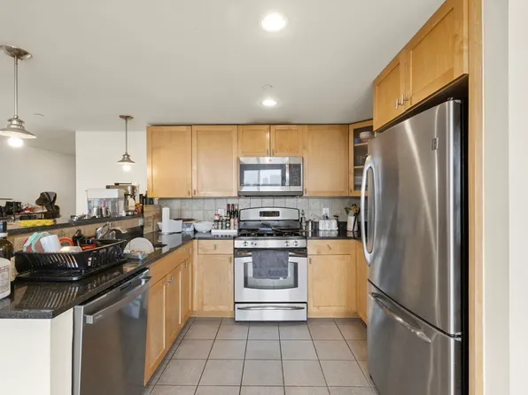 700 Grove Street image 9 of 18