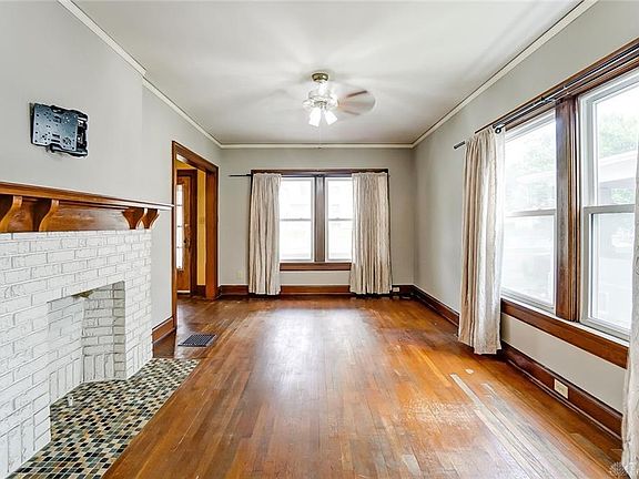4th image of 444 Irving Ave