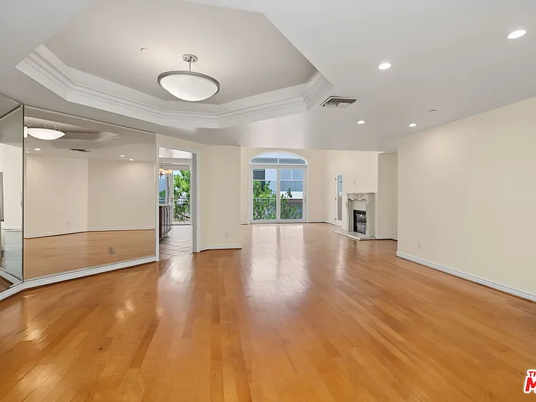 430 N Oakhurst Dr #Penthouse 406 — Photo 19