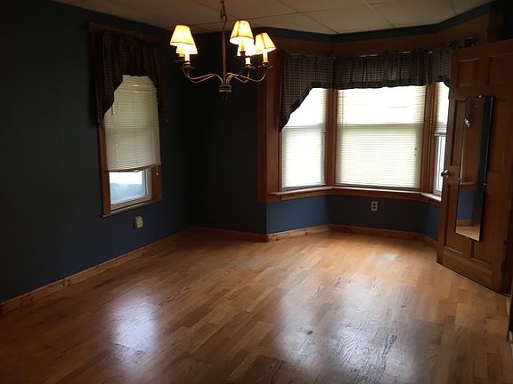 2nd image of 534 W Lincoln Way