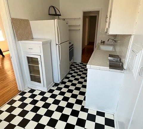 4th image of 366 N Stanley Ave #3