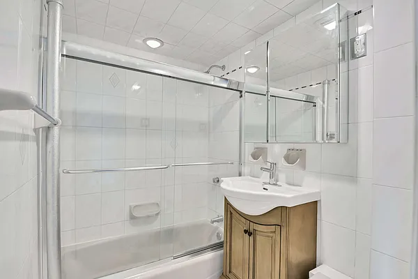 Rented by Compass | media 9