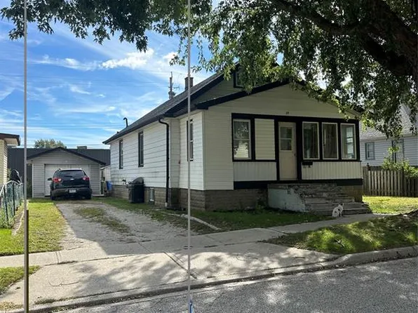 26 White St, Leamington, ON N8H 3G3