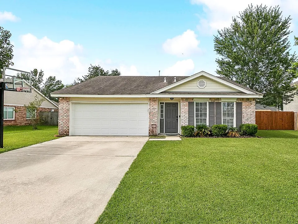 3001 Meadow Lake Dr E