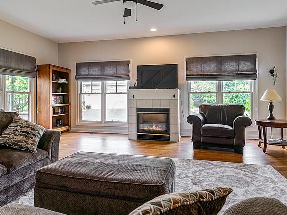 5th image of 4931 Stonehaven Dr