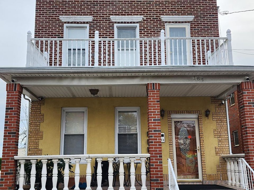 1st image of 182 McClean Ave #3