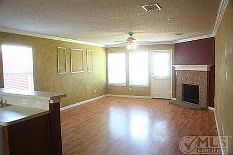 3rd image of 1413 Thornhill Ln