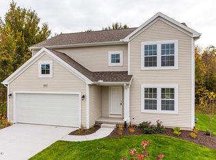 Pleasant Meadow Cir, Saint Joseph, MI 49085