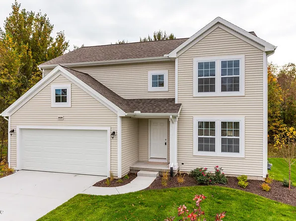 Pleasant Meadow Cir, Saint Joseph, MI 49085