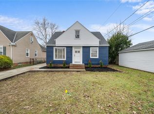 4560 Forest Edge Dr, Brooklyn, OH
