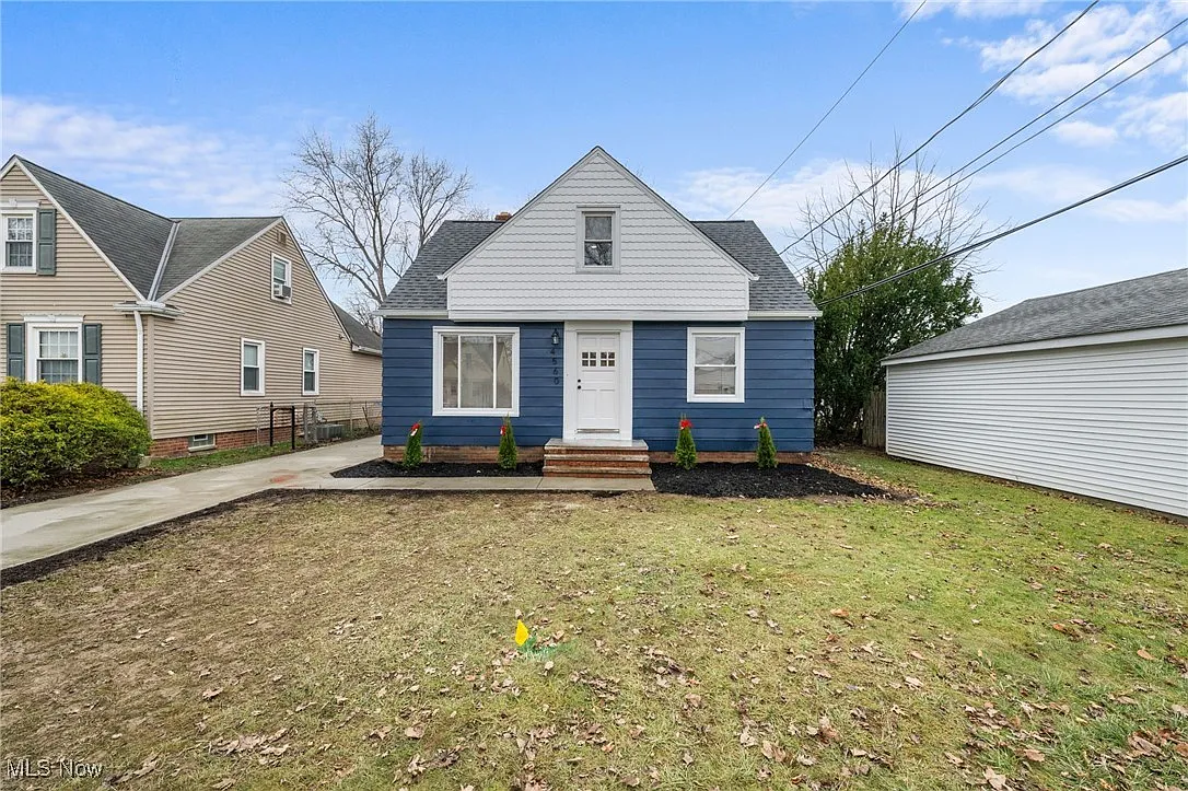 4560 Forest Edge Dr photo 1