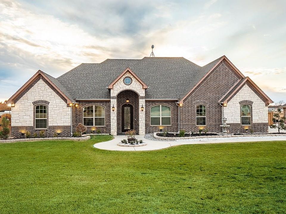 1st image of 150 Bridle Path Dr