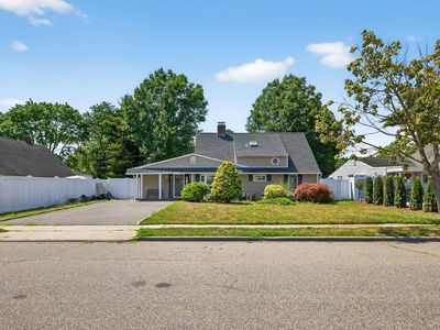 52 April Lane, Hicksville, NY, 11801