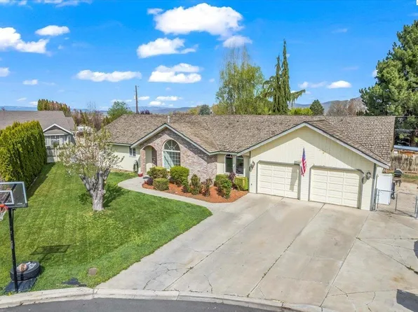 209 Clover Pl, Moxee, WA 98936