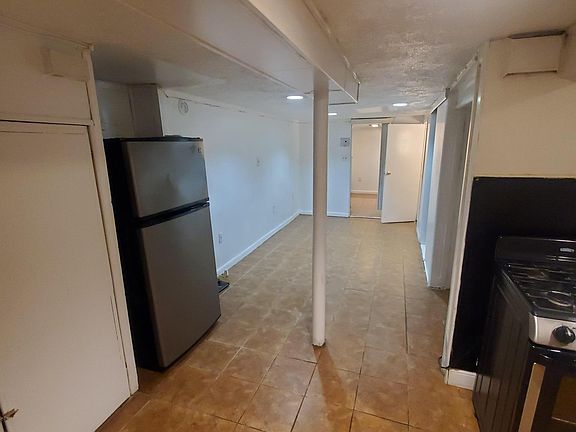 4th image of 131 N Macquesten Pkwy #1