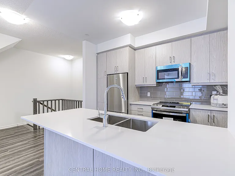 130 Honeycrisp Cres #Townhouse 312 — Photo 11