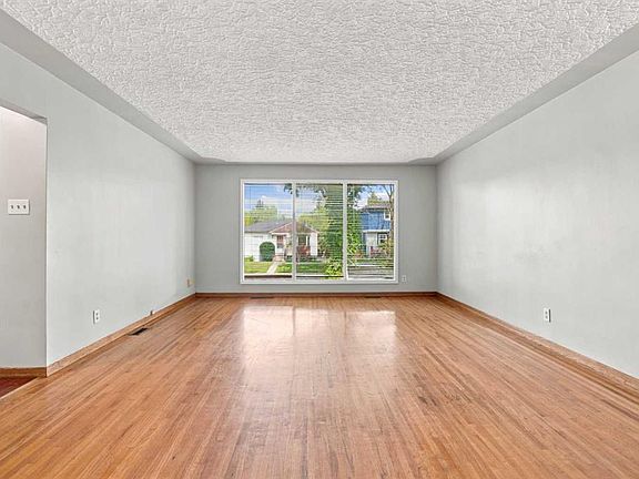 3rd image of 529 N 28th Ave NW