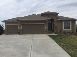 25112 W 83rd Ter, Lenexa, KS 66227