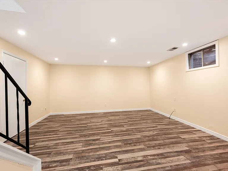 562 Vance St #D-9 — Photo 19