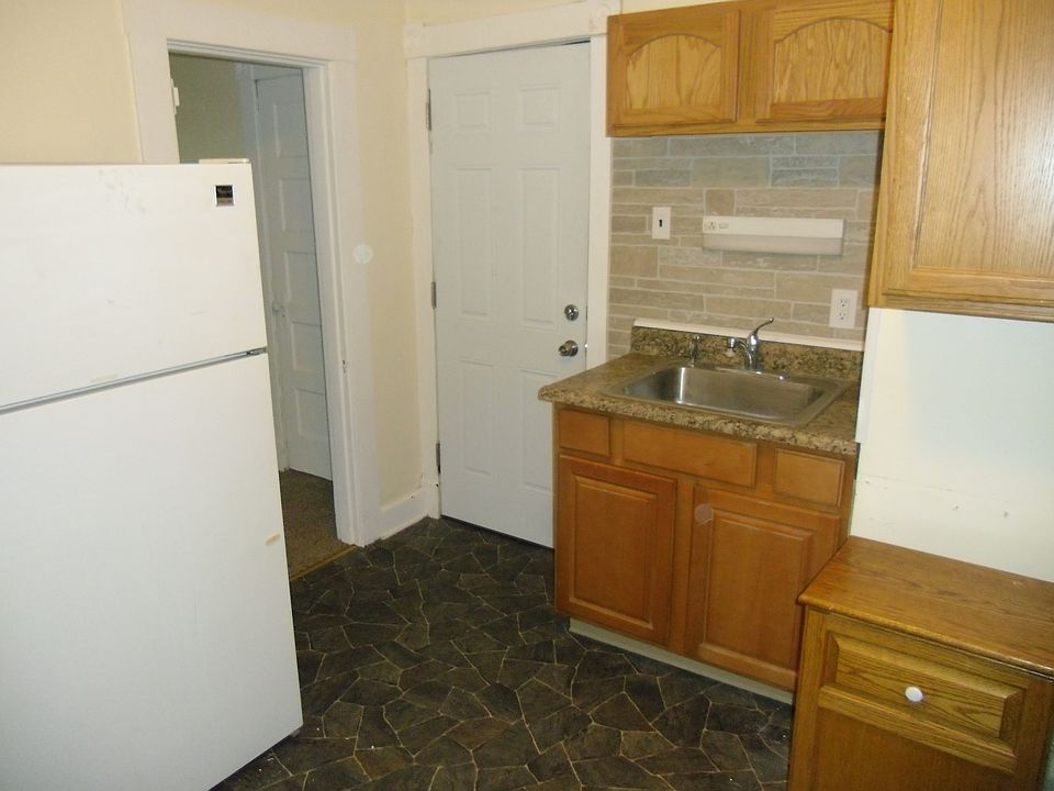 Kitchen/Entry