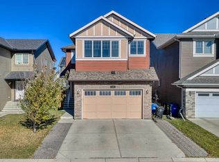 52 E Evansborough Grn NW, Calgary, AB T3P 0M8