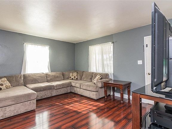 2nd image of 3005 Mary St