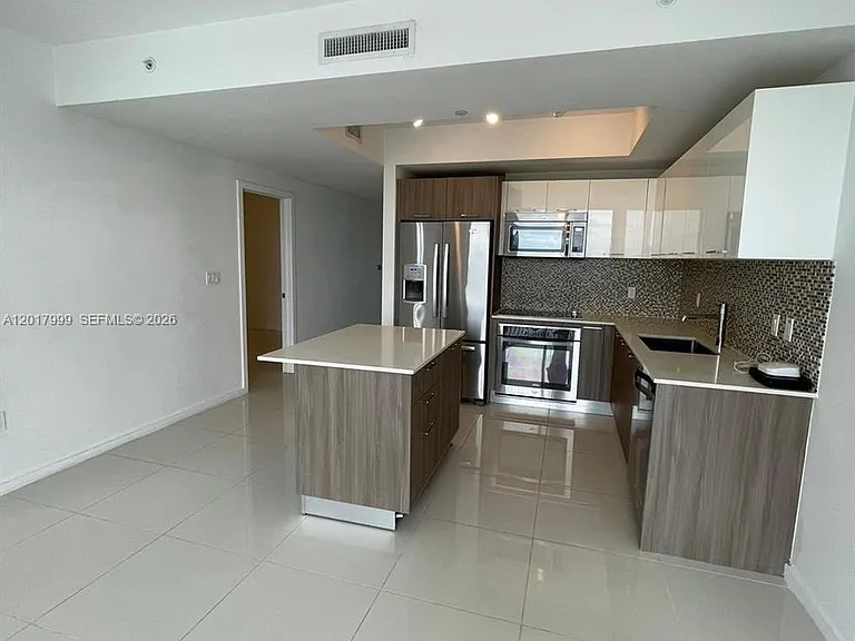 5300 Paseo Dr #604 — Photo 3