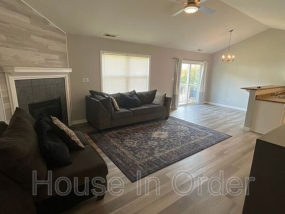 2nd image of 33 Woodcreek Cir