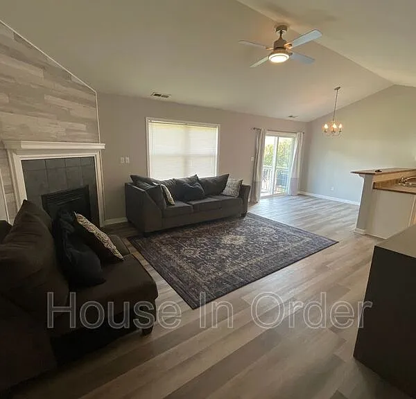 33 Woodcreek Cir — Photo 2